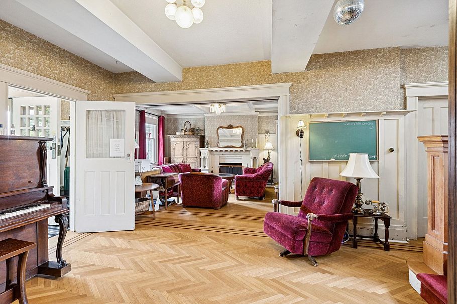 1617 W Grand Boulevard North Vancouver, BC - 10