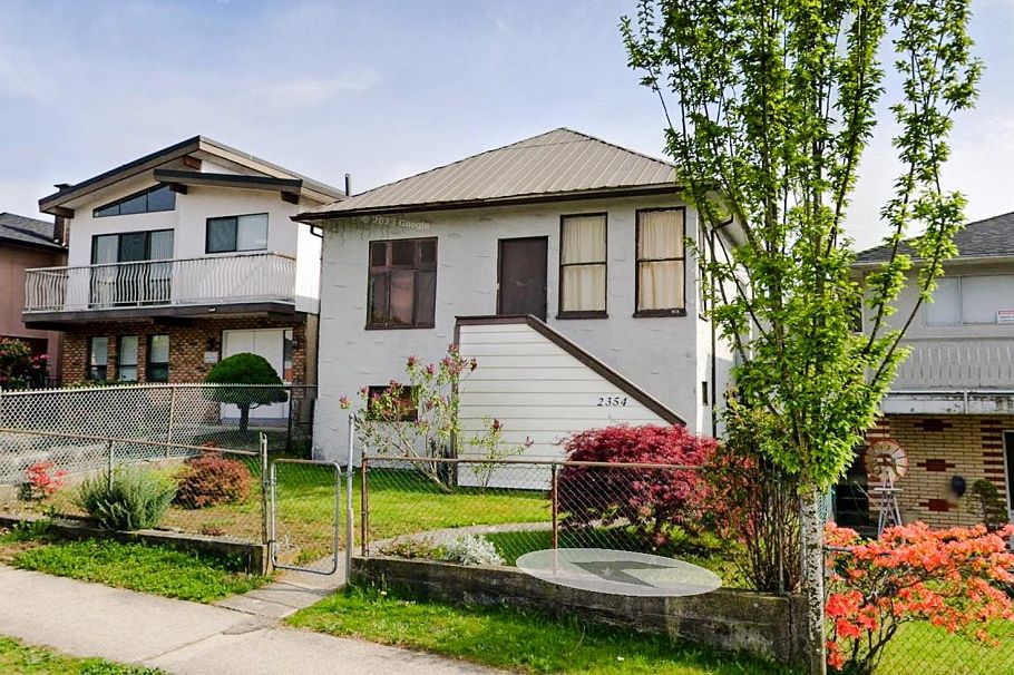 2354 E 33rd Avenue Vancouver, BC - 1