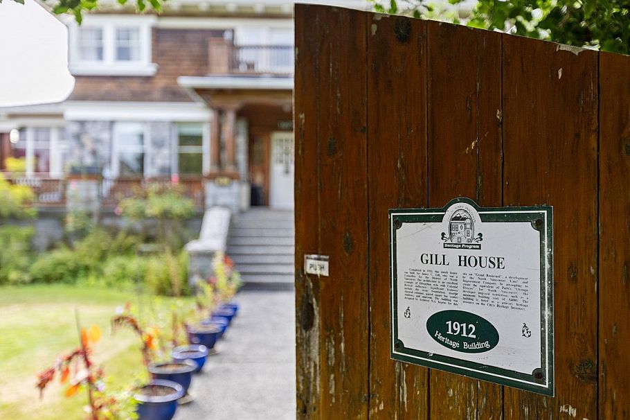 1617 W Grand Boulevard North Vancouver, BC - 2