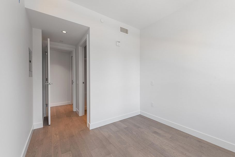 317 3220 Connaught Crescent North Vancouver, BC - 21