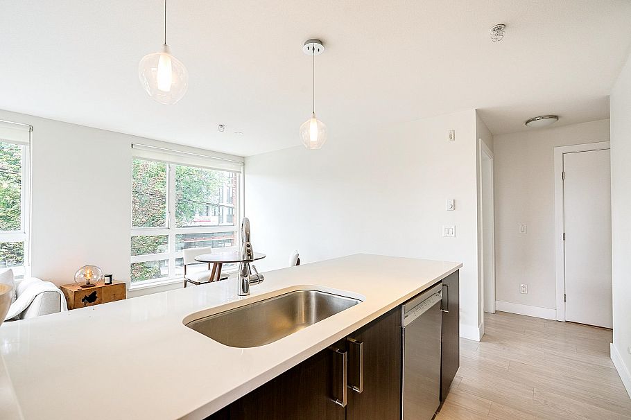 305 2477 Carolina Street Vancouver, BC - 7
