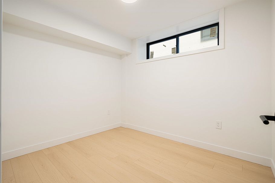 838 W 64th Avenue Vancouver, BC - 30