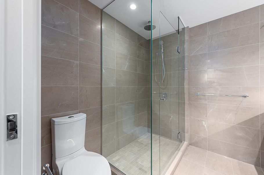 317 3220 Connaught Crescent North Vancouver, BC - 8