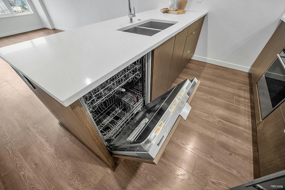 1610 125 E 14th Street North Vancouver, BC - 11