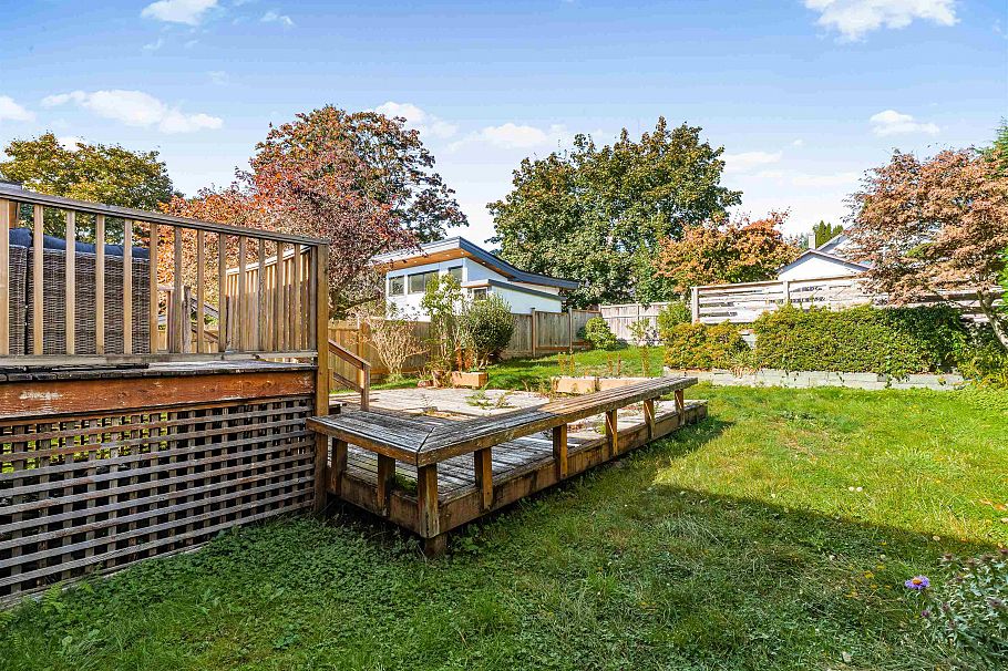 138 W Kings Road North Vancouver, BC - 31