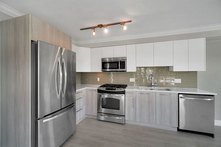 309 857 W 15th Street North Vancouver, BC - 10