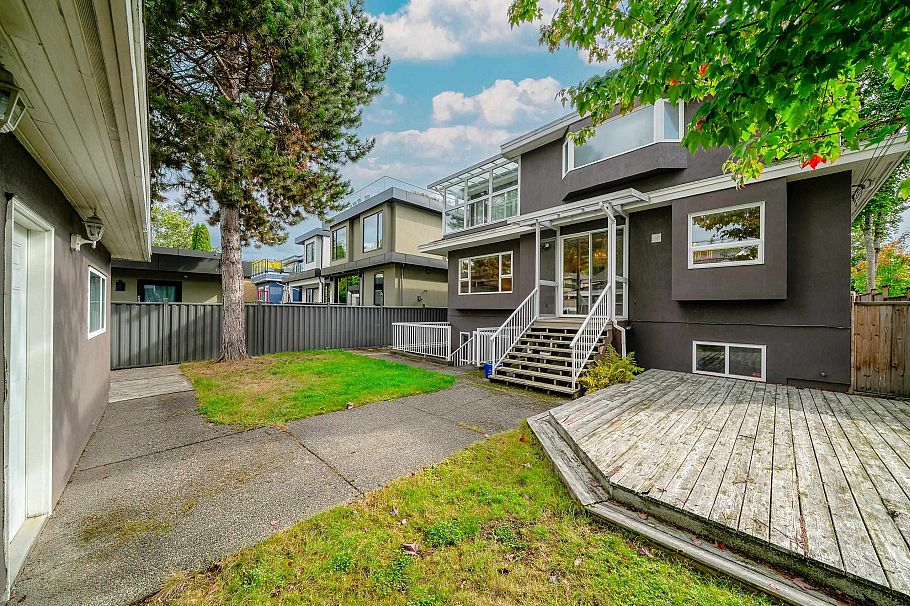 4255 W 15th Avenue Vancouver, BC - 34