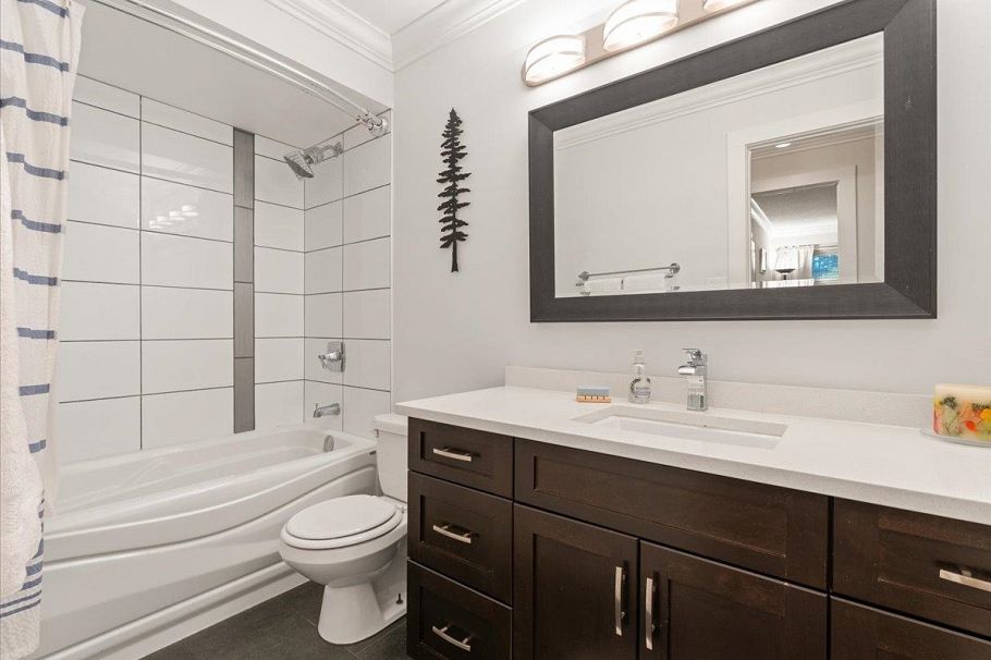 1019 Old Lillooet Road North Vancouver, BC - 23