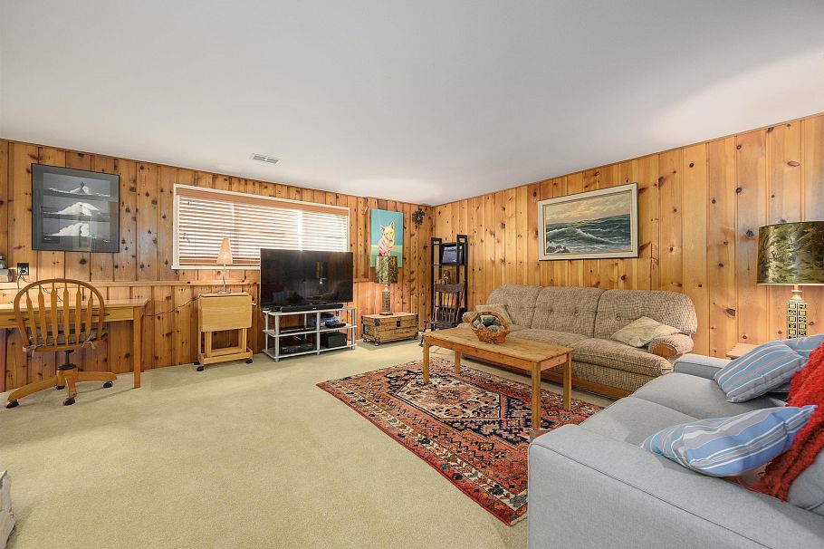 545 W 22nd Street North Vancouver, BC - 22