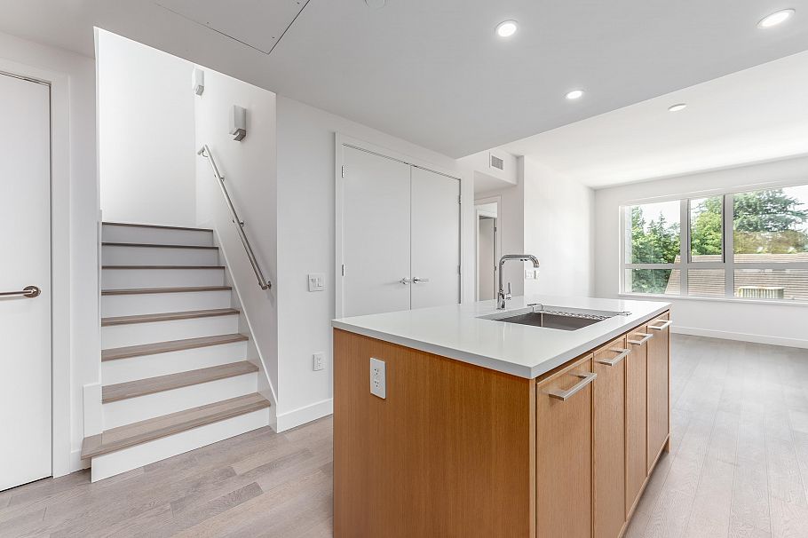 317 3220 Connaught Crescent North Vancouver, BC - 5