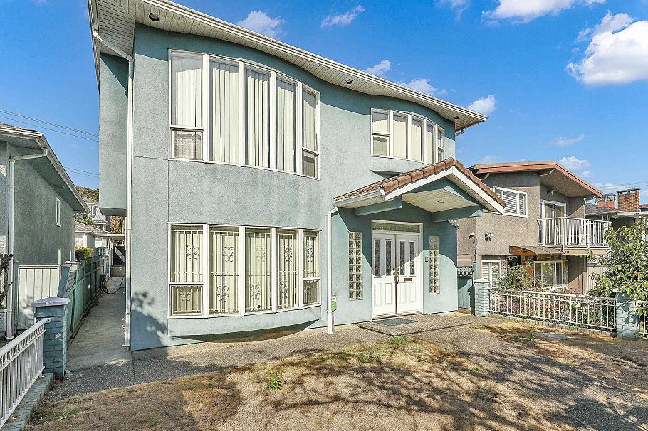 1257 E 60th Avenue Vancouver, BC - 1