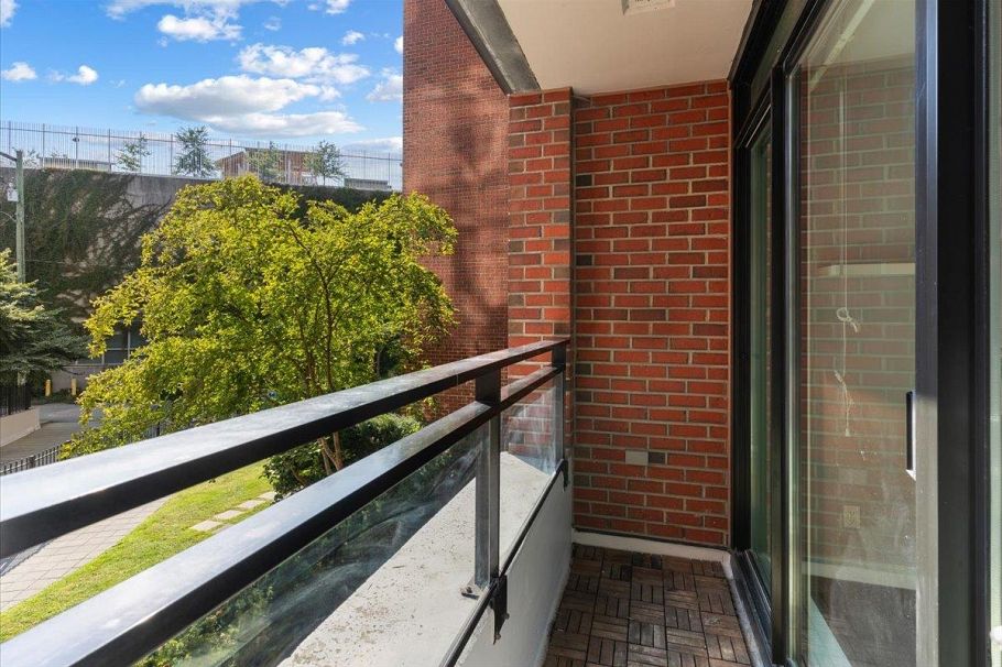 201 2321 Scotia Street Vancouver, BC - 27