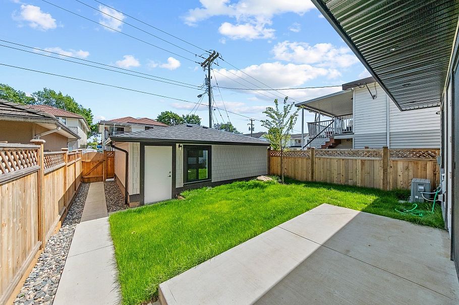 2 4650 Gothard Street Vancouver, BC - 27