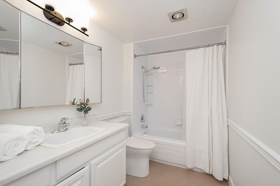 307 1385 Draycott Road North Vancouver, BC - 24