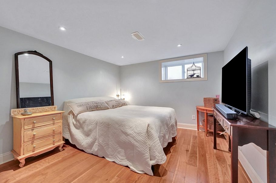 2303 W 3rd Avenue Vancouver, BC - 23