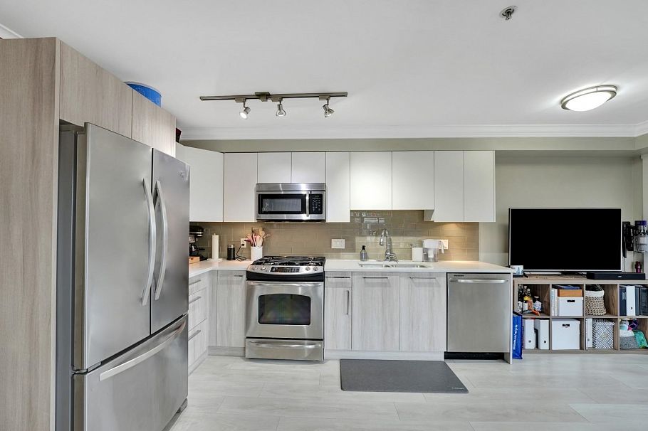 309 857 W 15th Street North Vancouver, BC - 13