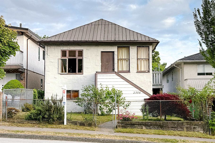 2354 E 33rd Avenue Vancouver, BC - 4