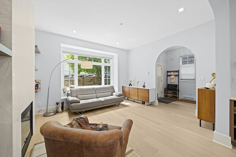 3711 W 11th Avenue Vancouver, BC - 4