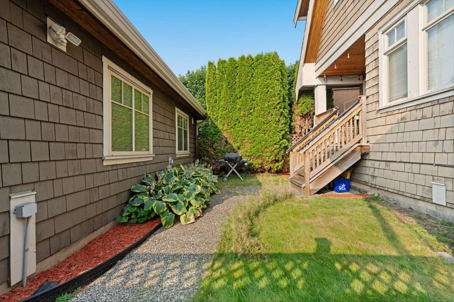 1254 E 11th Avenue Vancouver, BC - 22