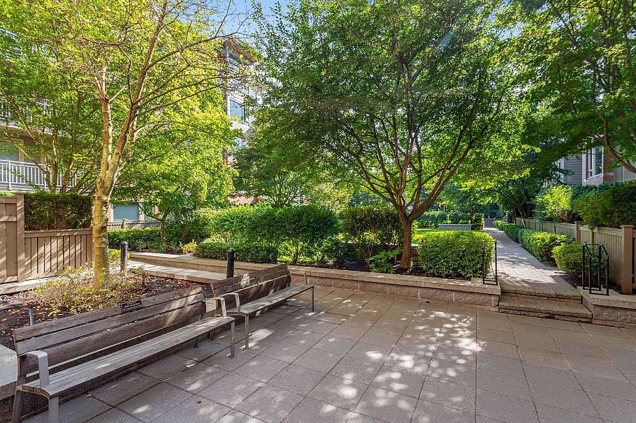 127 119 W 22nd Street North Vancouver, BC - 16