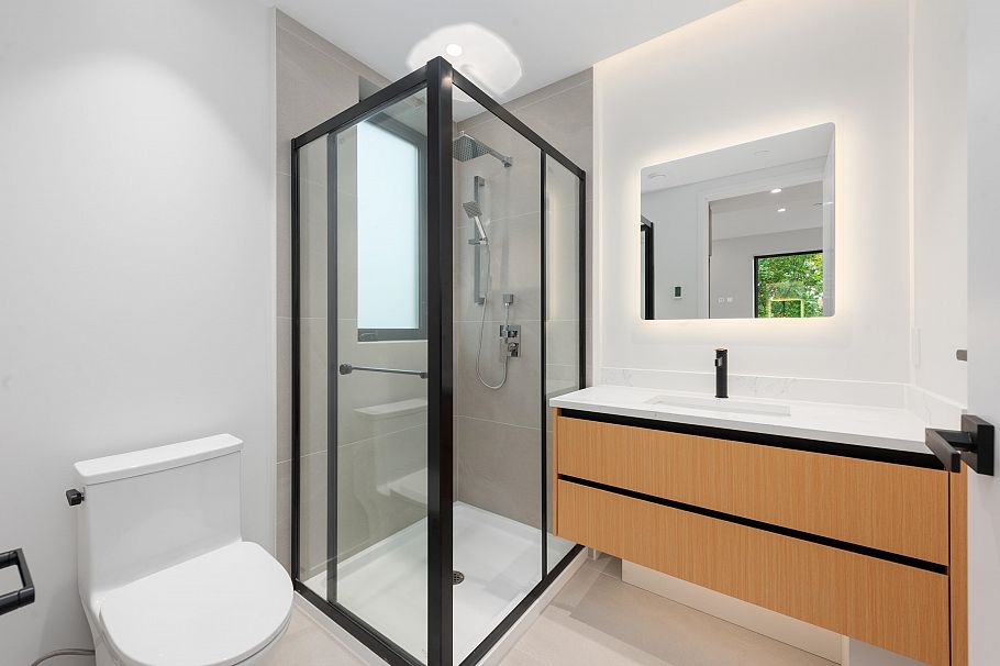 2 1595 W 66th Avenue Vancouver, BC - 29