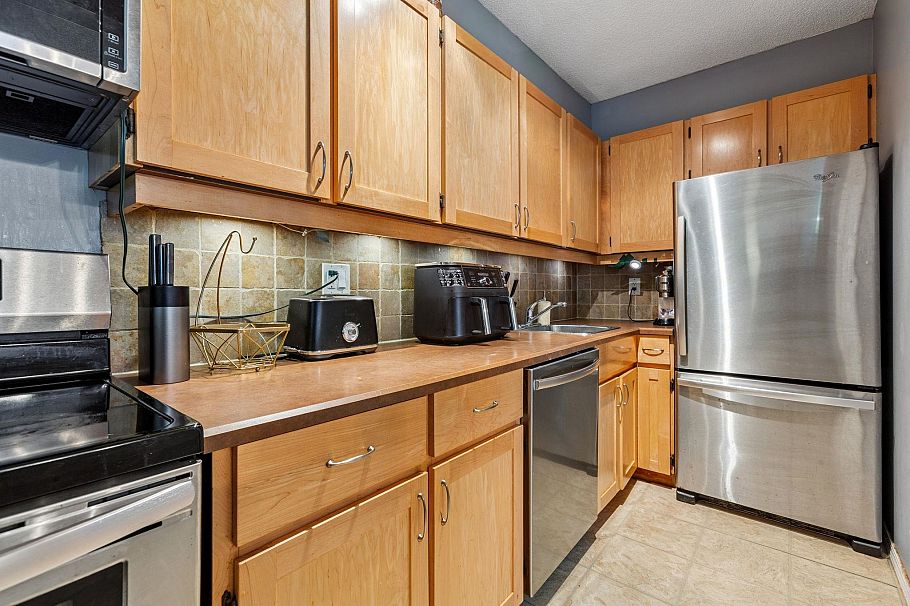 204 1234 Pendrell Street Vancouver, BC - 9