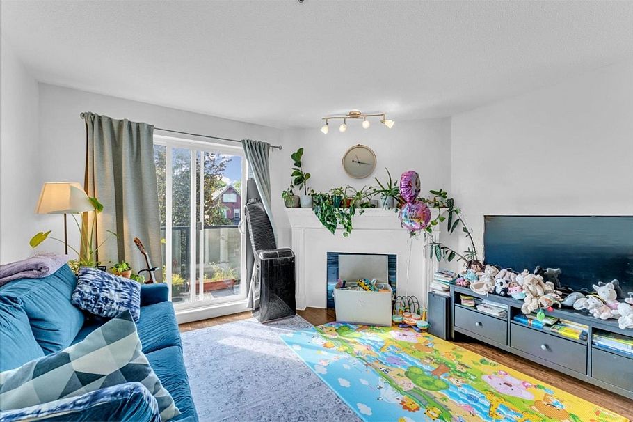 307 876 W 16th Avenue Vancouver, BC - 32