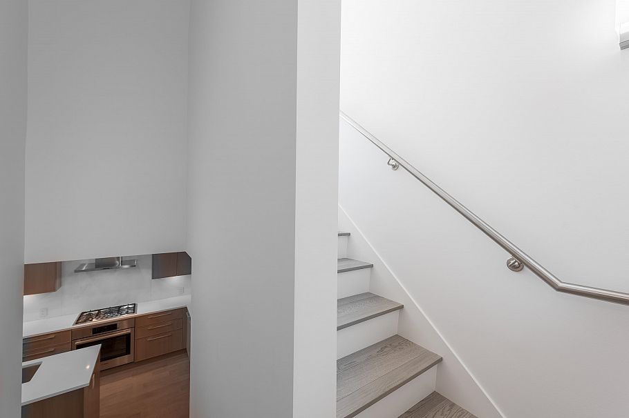 317 3220 Connaught Crescent North Vancouver, BC - 25