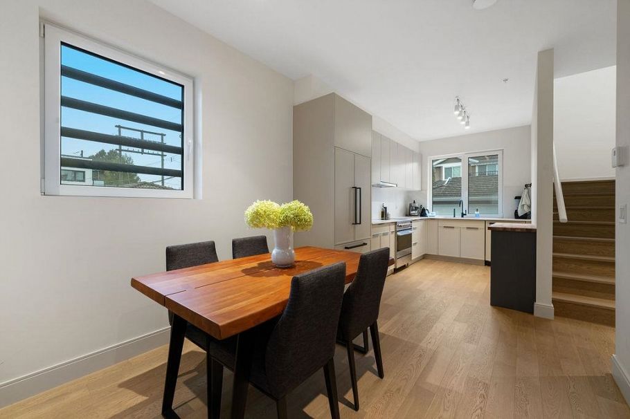 27 632 E 3rd Street North Vancouver, BC - 18