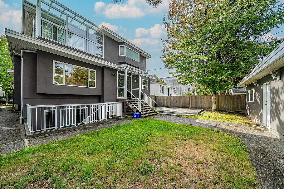 4255 W 15th Avenue Vancouver, BC - 33
