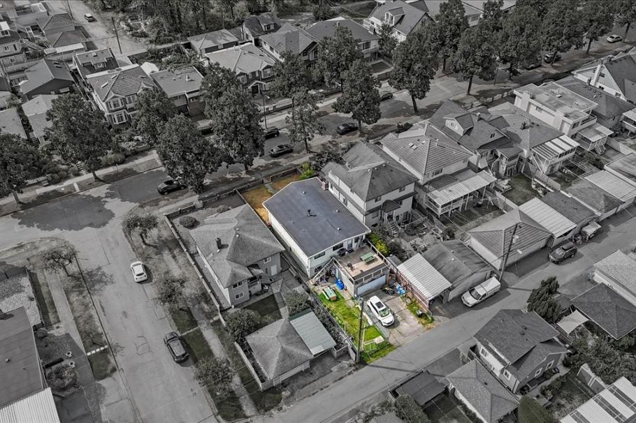 2593 E 25th Avenue Vancouver, BC - 4