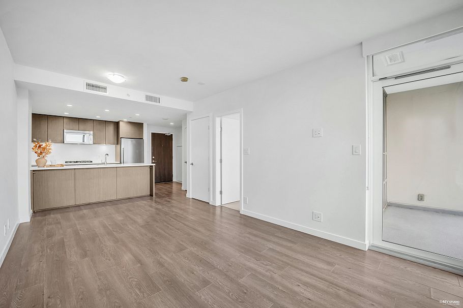 1610 125 E 14th Street North Vancouver, BC - 14