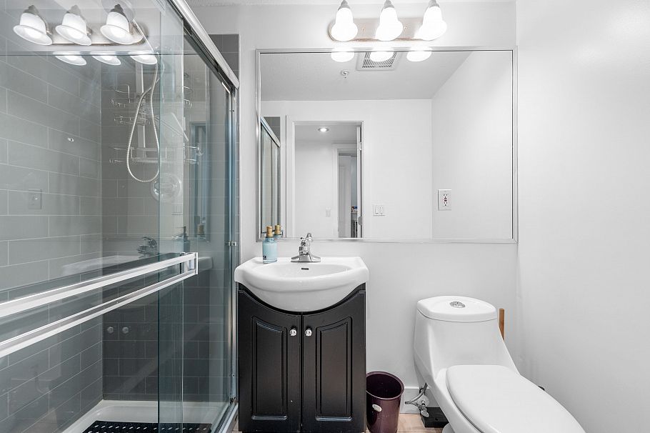 1636 E 12th Avenue Vancouver, BC - 27