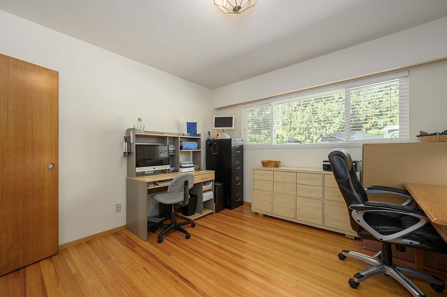 545 W 22nd Street North Vancouver, BC - 20