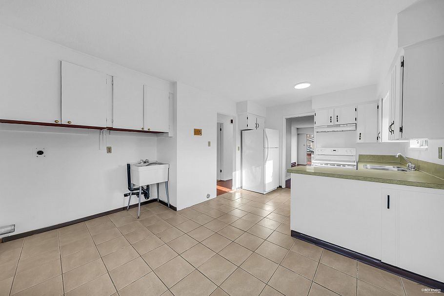 7511 Main Street Vancouver, BC - 18