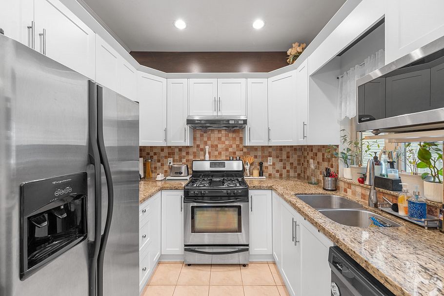 1636 E 12th Avenue Vancouver, BC - 9