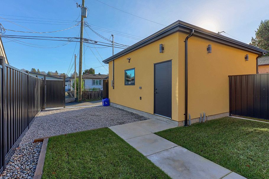 4670 Todd Street Vancouver, BC - 35