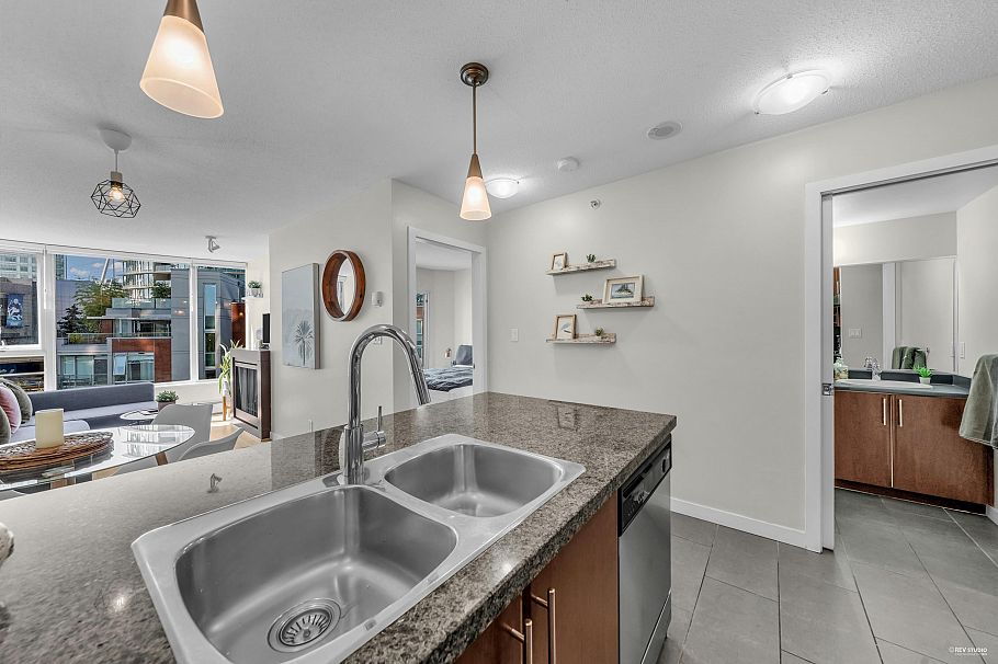 703 58 Keefer Place Vancouver, BC - 9