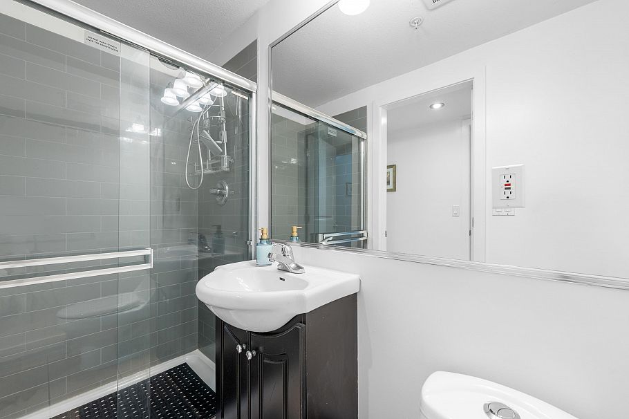 1636 E 12th Avenue Vancouver, BC - 28