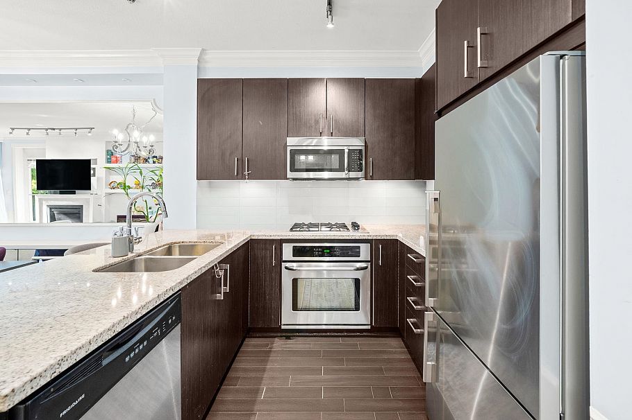 127 119 W 22nd Street North Vancouver, BC - 7