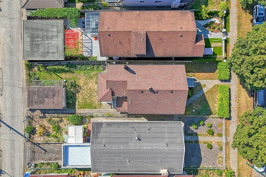 2336 45 Avenue Vancouver, BC - 36