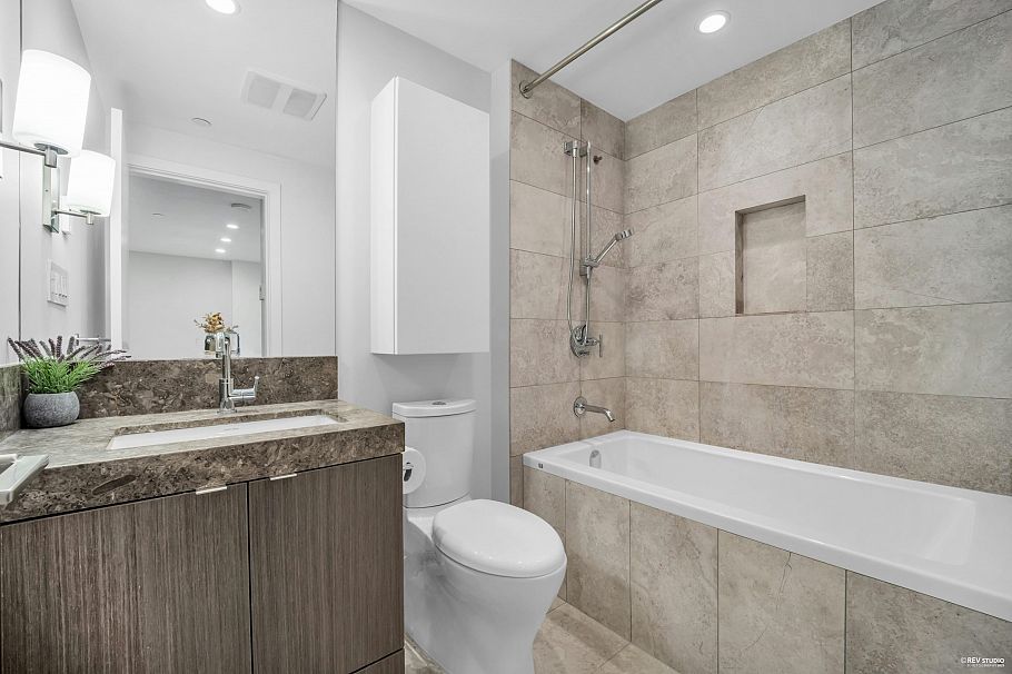 1610 125 E 14th Street North Vancouver, BC - 21