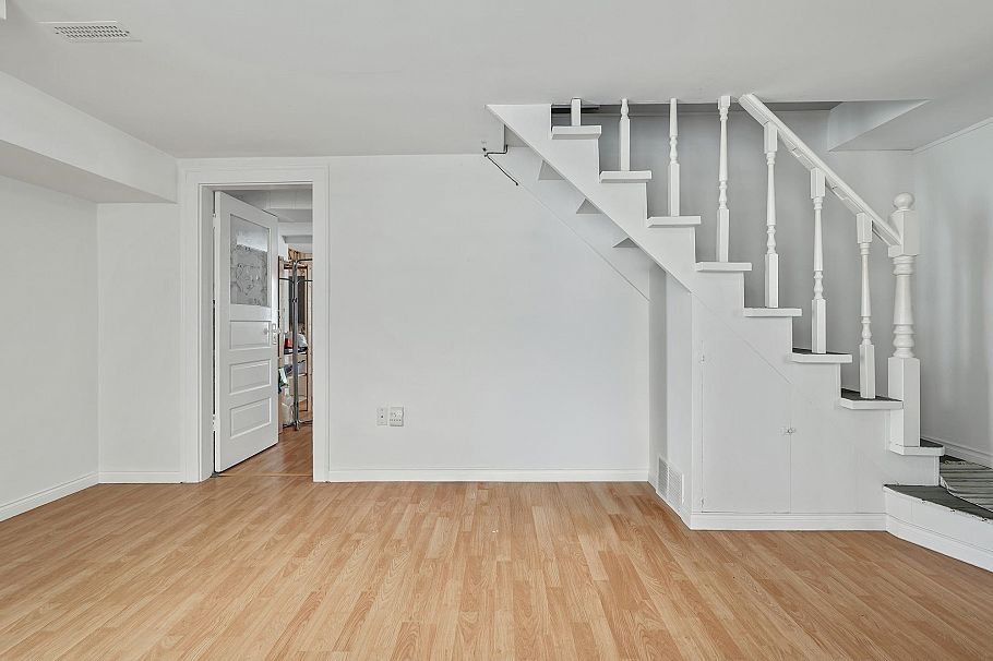 2336 45 Avenue Vancouver, BC - 25