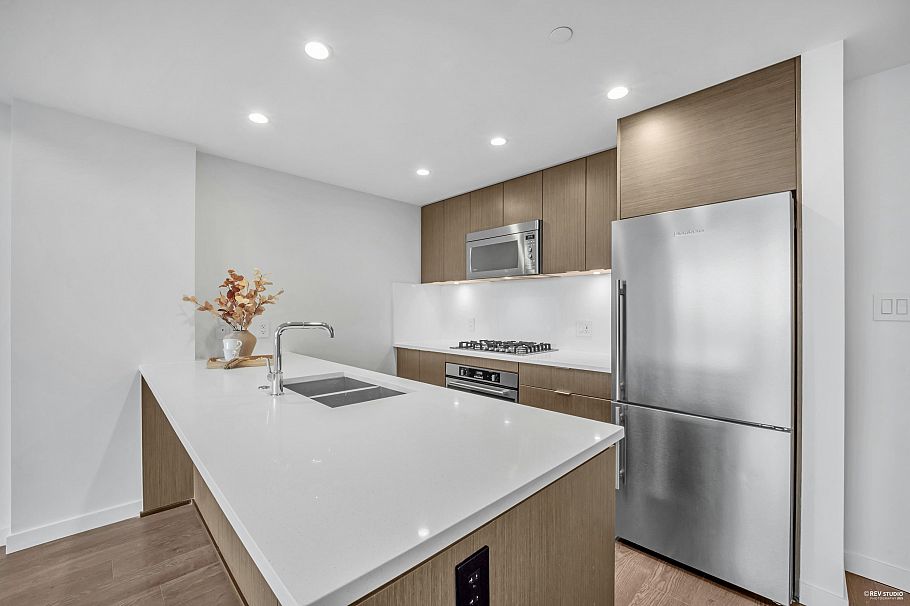 1610 125 E 14th Street North Vancouver, BC - 8