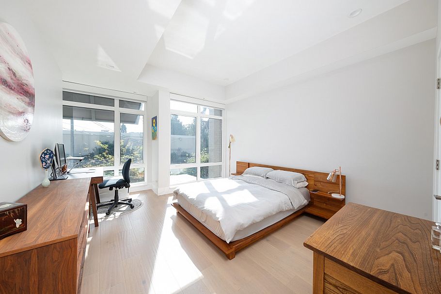 205 1591 Bowser Avenue North Vancouver, BC - 17