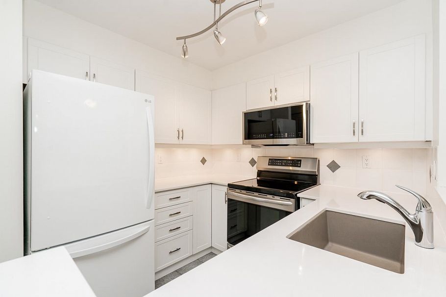 106 2575 W 4th Avenue Vancouver, BC - 13