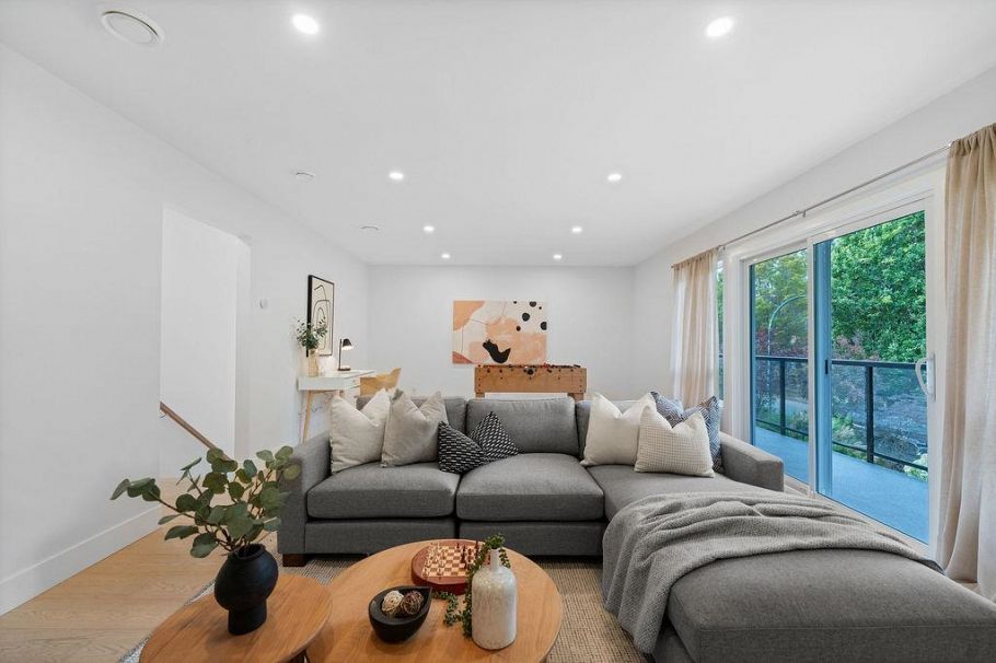 466 E 37th Avenue Vancouver, BC - 16