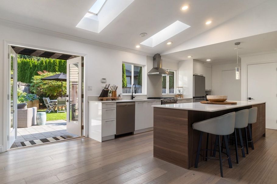 4168 Sunset Boulevard North Vancouver, BC - 9