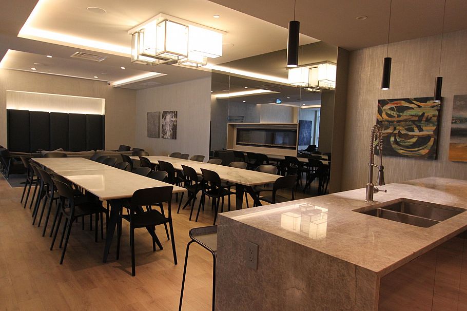 1609 125 E 14th Street North Vancouver, BC - 18