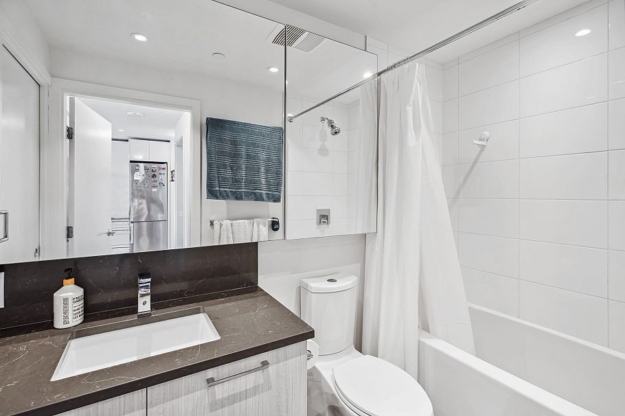 702 3581 E Kent Ave North Vancouver, BC - 12